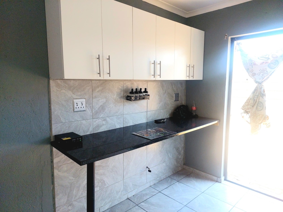 2 Bedroom Property for Sale in Moorreesburg Western Cape
